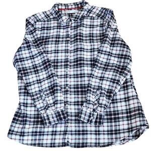 Croft & Barrow Black, Red and White Women's Flannel Shirt Size Medium